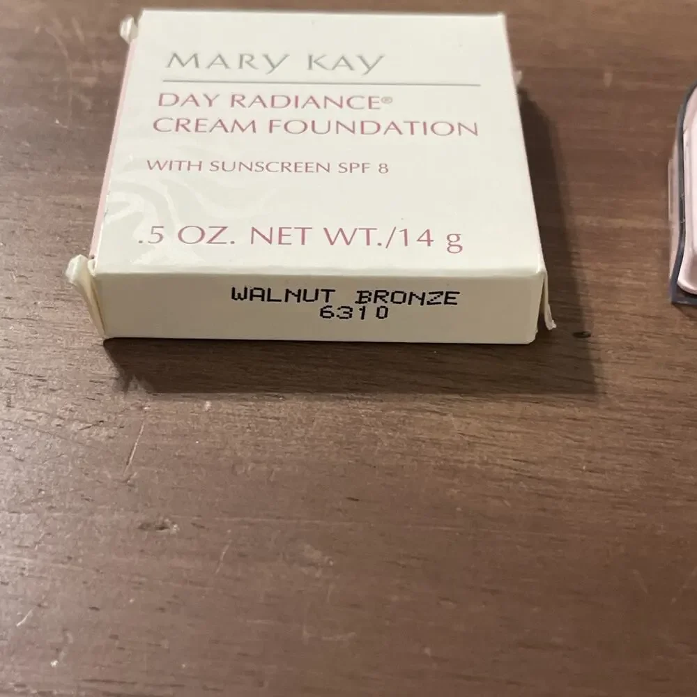 Mary Kay Day Radiance Cream Foundation Walnut Bronze #6310 NOS NEW